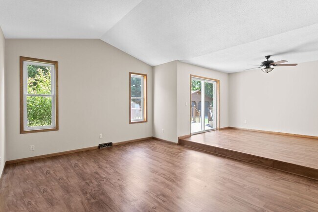 Building Photo - Rent in Andover 4 bd 3 ba 5 garage stalls, 1 AC avail NOW: $2,895/mo plus utilities.