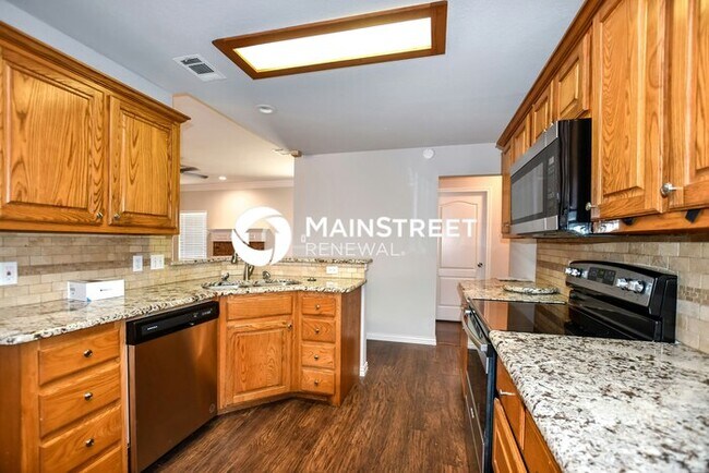 Building Photo - 3 Bedroom Pet-Friendly Home in Red Oak, TX with Main Street Renewal