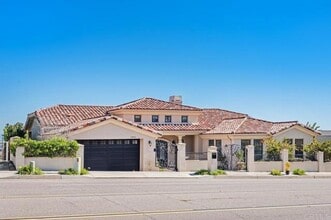 Building Photo - 5971 La Jolla Mesa Dr