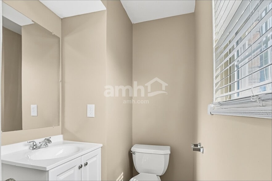 Building Photo - 6401 Sharps Ridge Ct