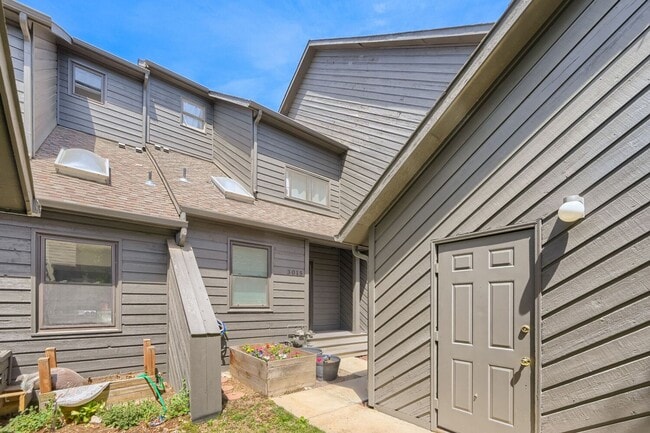 Building Photo - 3015 Edison Ct