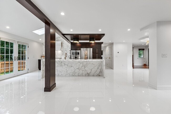 Building Photo - 4 Hadley Rd