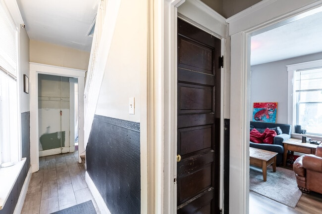 Building Photo - 208 Bosley St