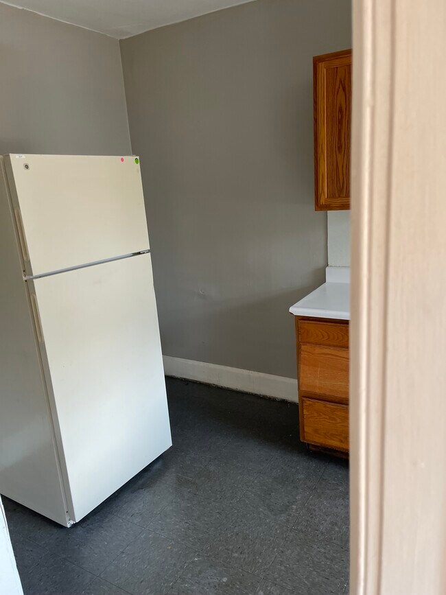 Building Photo - 5 E Mitchell Ave