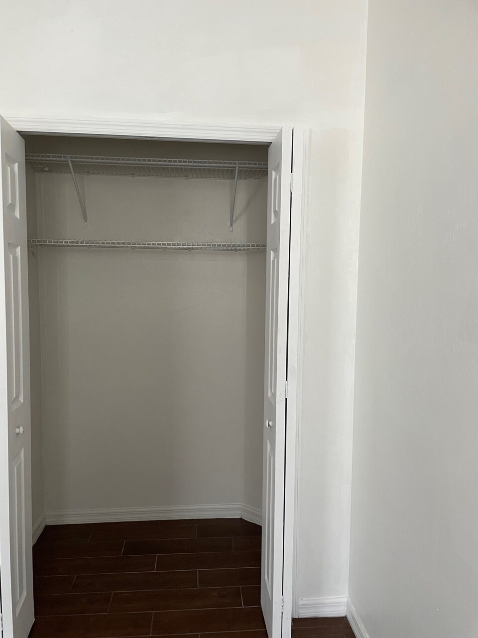 guest bed room closet - 505 W Hickpochee Ave