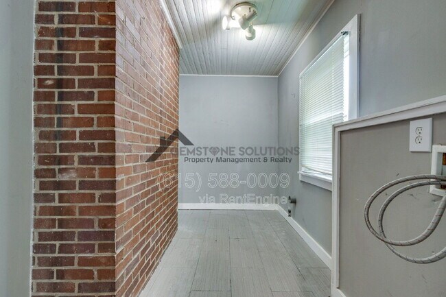 Building Photo - 2930 Primrose Cir