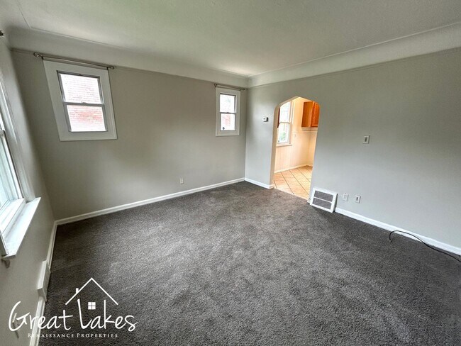 Building Photo - 5233 Farmbrook St