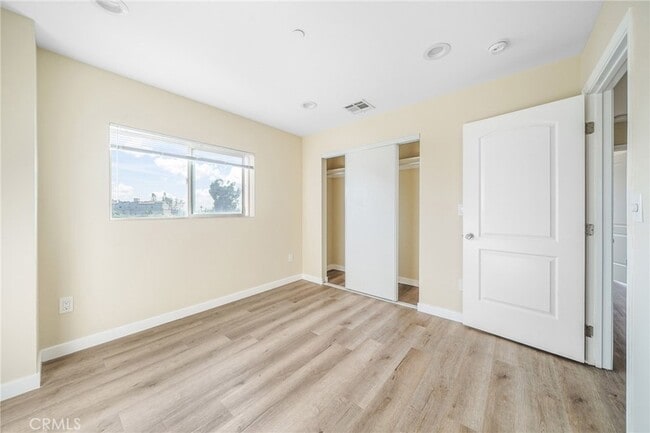 Building Photo - 1002 E 33rd St