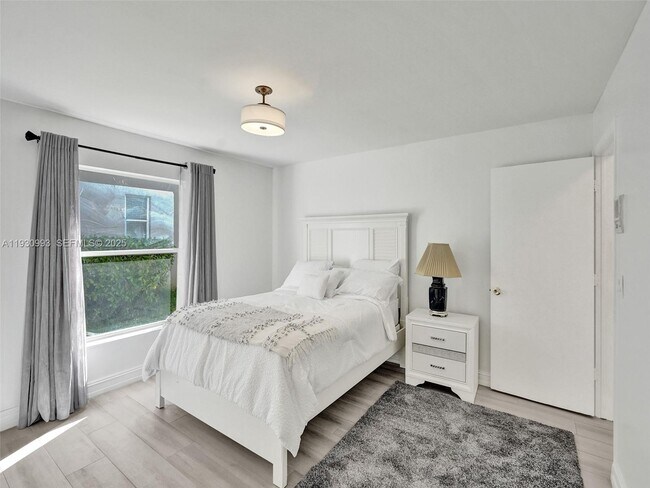 Building Photo - 4310 NW 63rd Ave