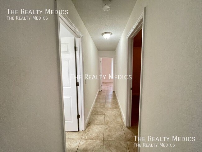 Building Photo - 7733 Fox Knoll Pl