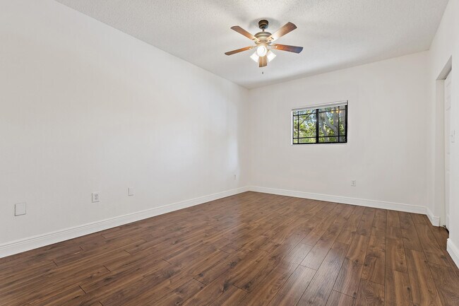 Building Photo - 2806 Veronia Dr