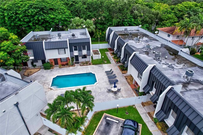 Building Photo - 6667 Miller Dr