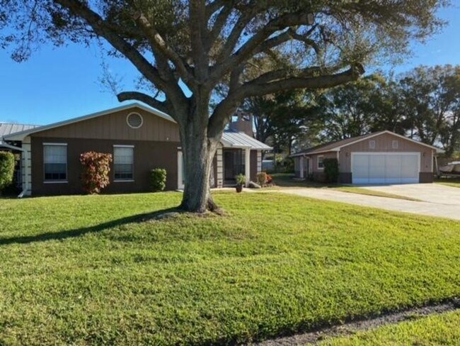 Building Photo - 3/2.5 in Sebastian FL