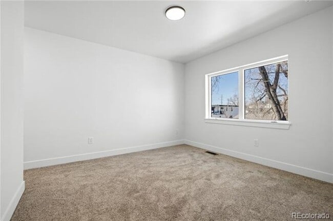 Building Photo - First Month on Us!  Gorgeous Contemporary ...