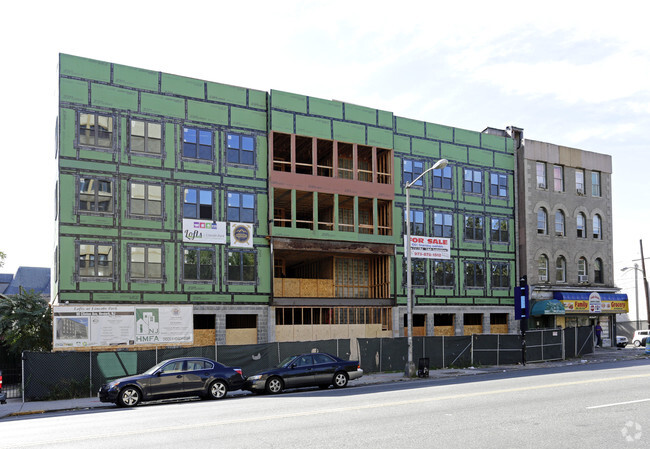 Building Photo - The Lofts at Lincoln Park