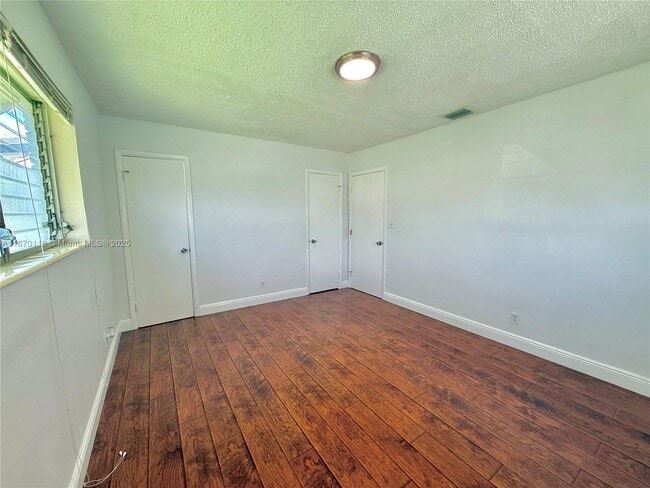 Building Photo - 6725 SW 27th Ct