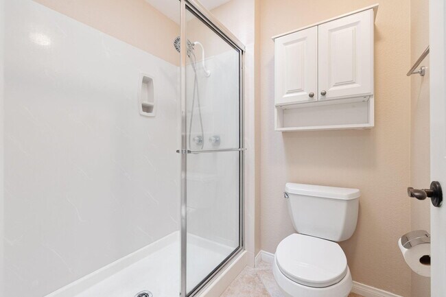 Building Photo - 44030 Mariposa Ct