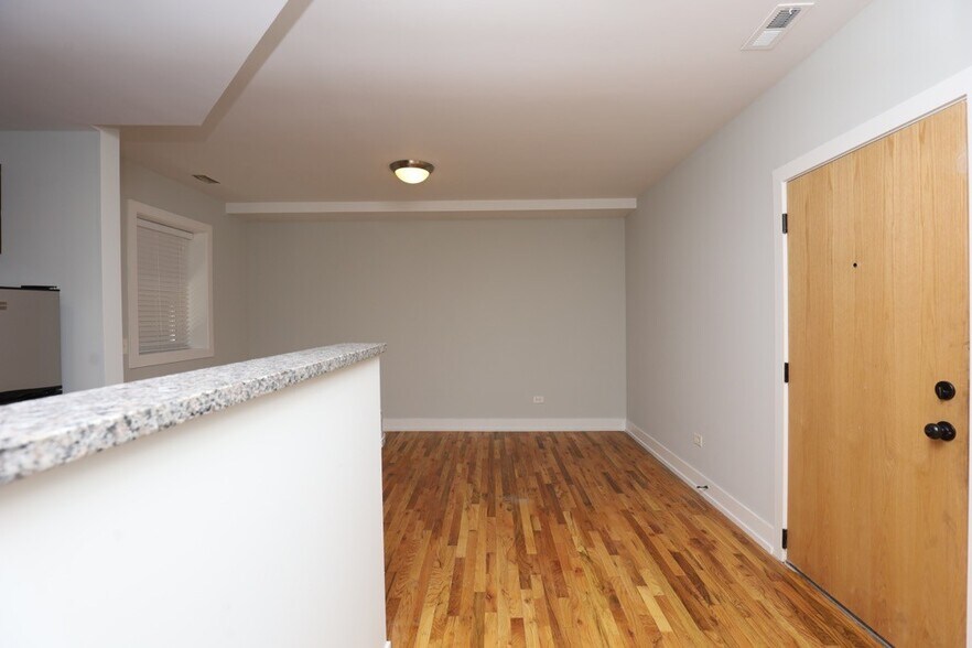 Building Photo - 562 W Arlington Pl