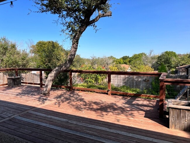 Building Photo - Beautiful Home In Oak Hollow Estates
