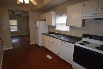 Building Photo - VIRTUAL SHOWINGS AVAILABLE - Beautifully U...