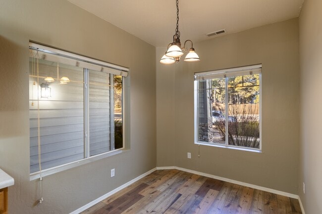 Building Photo - 19 W Soap Creek Trail