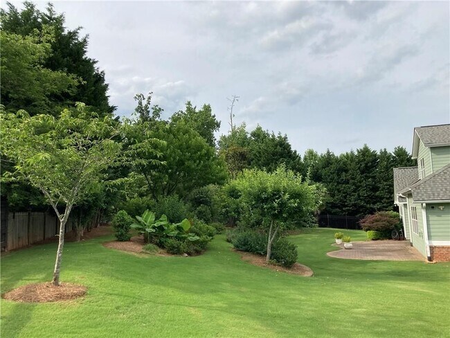 Building Photo - 3205 E Gate Dr