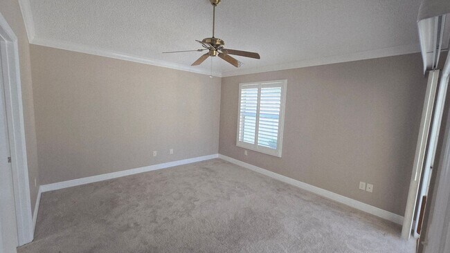 Building Photo - 2 bedroom 2 bath located in Ashleigh Villas