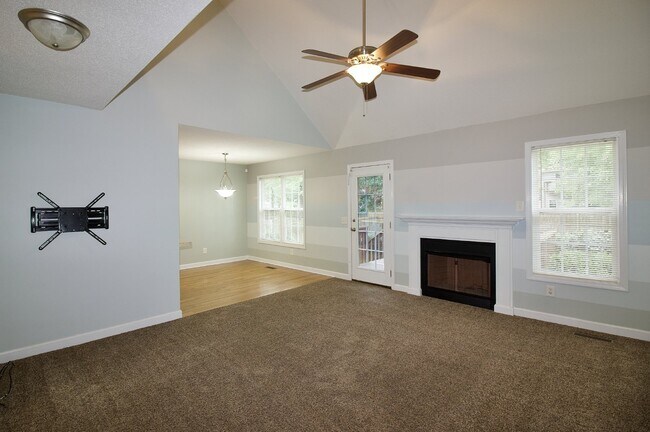 Building Photo - Great 3 bed + bonus house in Aberdeen