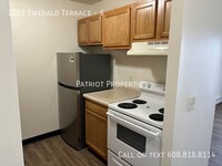 Building Photo - 1 bedroom/ 1 bath apartment in Sun Prairie...