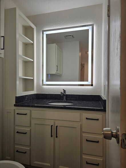 Building Photo - 202 Bexar Dr