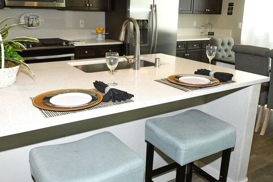 Building Photo - 2580 N McArthur Ave