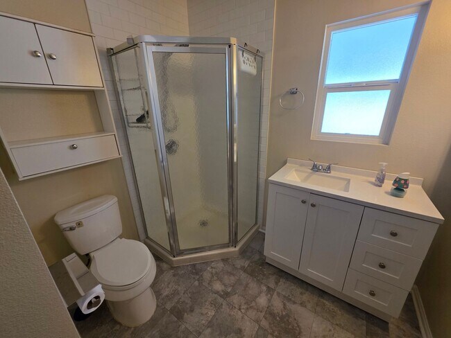 Building Photo - Beautiful 3-Bedroom, 3-Bath Home with Modern Comforts