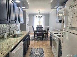 Building Photo - 22 Essex Ct