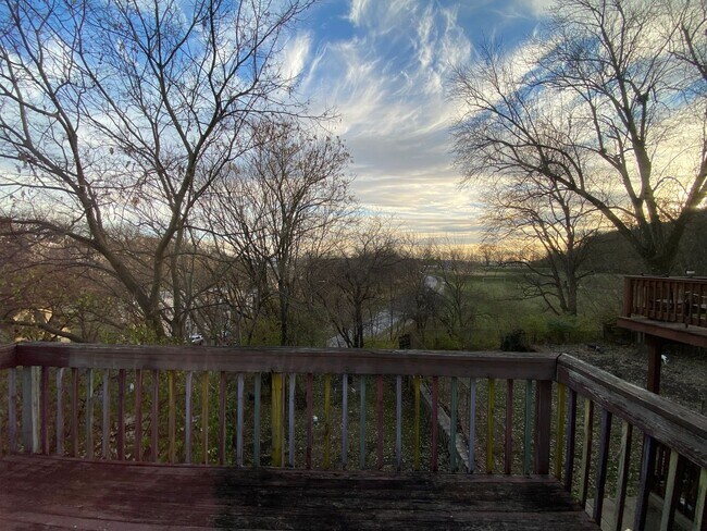 Building Photo - NT 407 Warner St NT