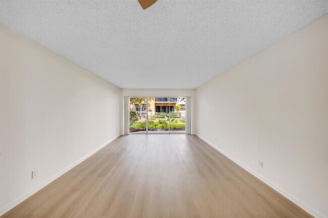 Building Photo - 8977 Wiles Rd