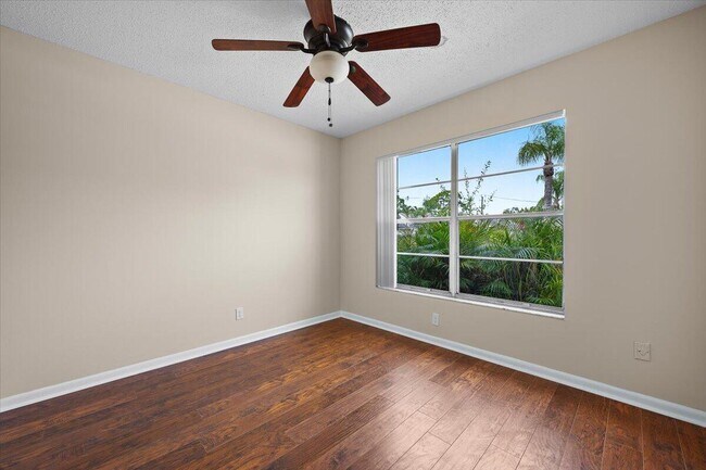 Building Photo - 144 Deerfield Ct