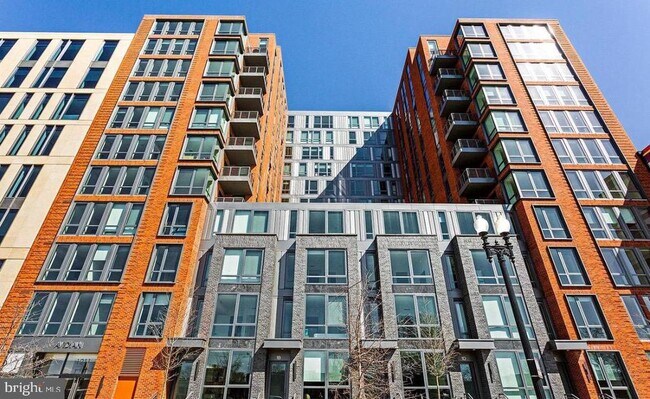 Building Photo - 1211 Van St SE