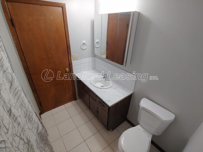 Building Photo - Split level home with updates in Amherst S...