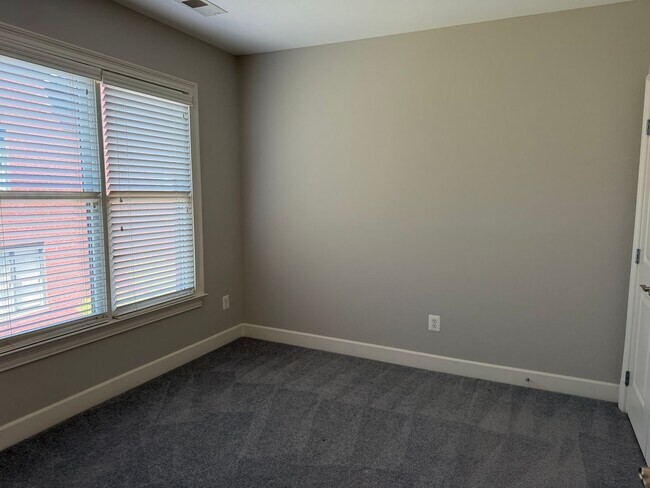 Building Photo - Park Potomac Luxury Townhome