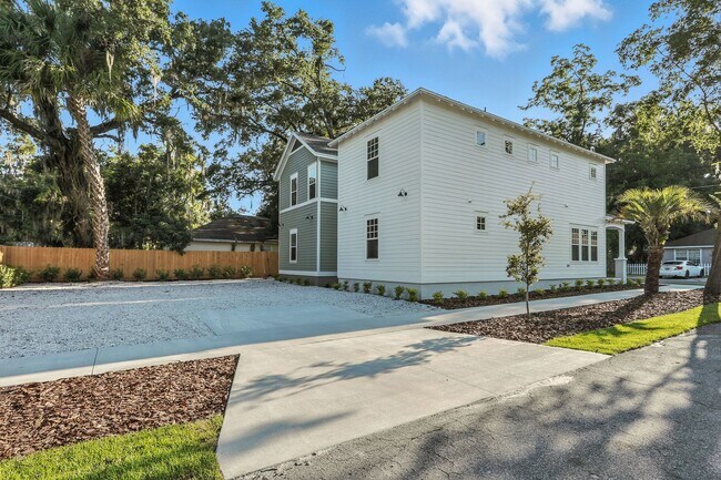 Building Photo - 1233 NW 4th Pl