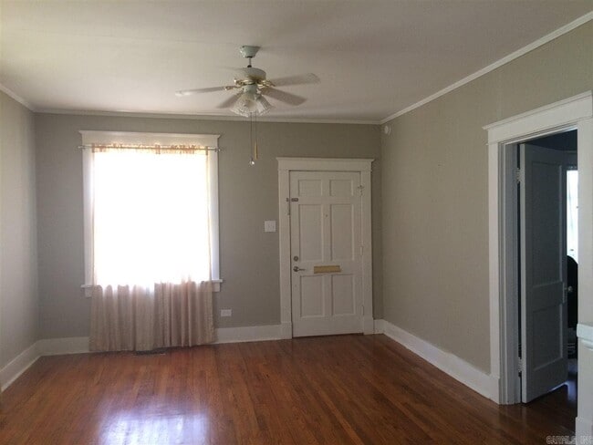 Building Photo - 318 N Spruce St