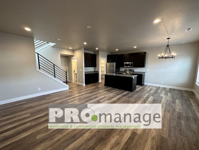 Building Photo - 3 Bed, 2.5 Bath Townhome w/ 2-Car Garage - NEAR NEW - Ammon