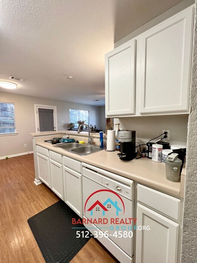 Building Photo - Available Mid July: Well maintained Duplex with Garage and Yard- Close to TX State Bus Stop!