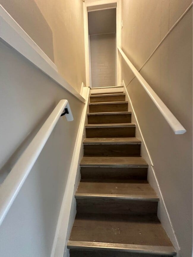 Building Photo - 220 Crane St