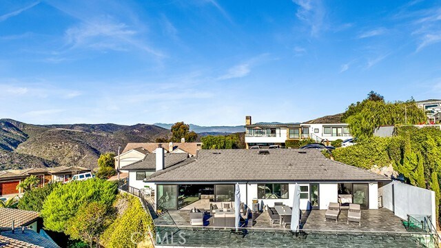 Building Photo - 1380 Skyline Dr