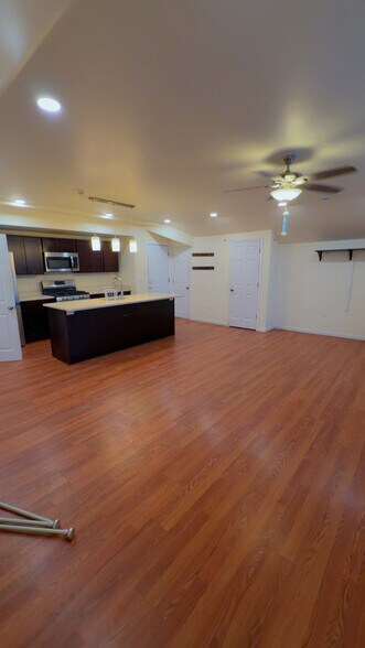 Building Photo - 171 Schiller St