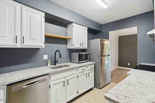 Building Photo - 203B Cypress Point Cir