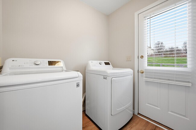 Building Photo - 1815 Mountainview Ct