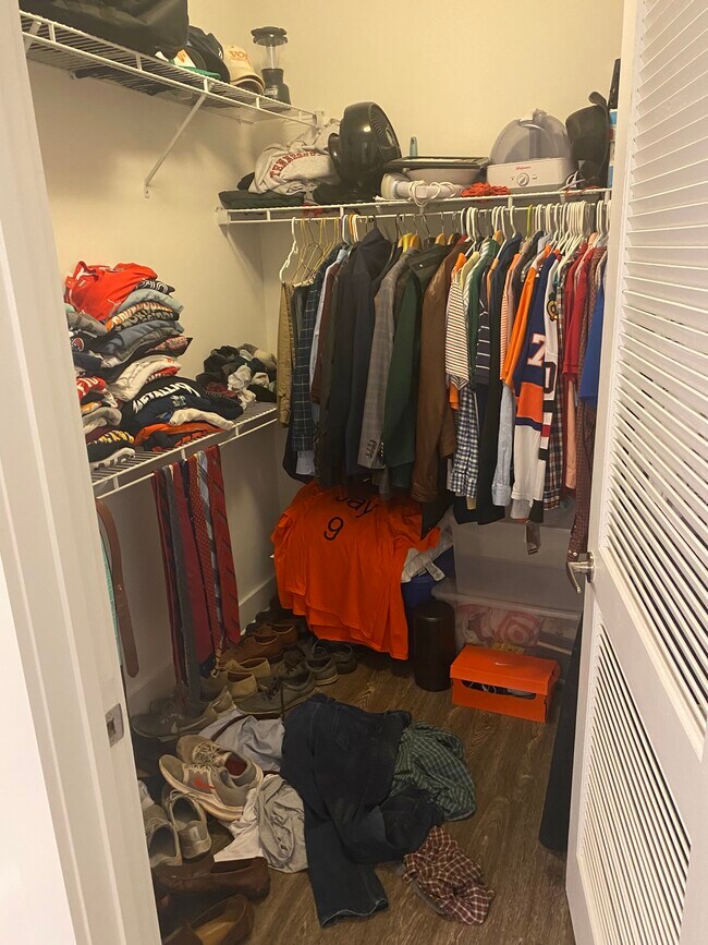 Building Photo - 1221 Division St