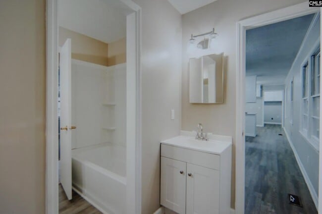 Building Photo - 2475 Drexel Dr